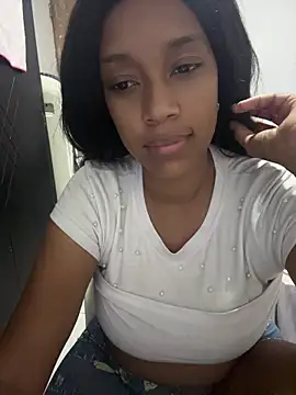 Snapshot of CandyDollXXX chatting on July 9, 2026, 1:06 am CandyDollXXX online show from July 9, 2026, 1:06 am