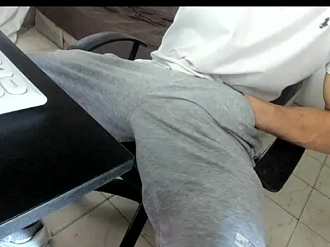 Snapshot of aquiles04 chatting on June 26, 2026, 3:18 pm aquiles04 online show from June 26, 2026, 3:18 pm