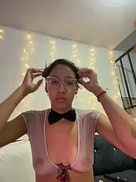 Snapshot of camig0x chatting on May 15, 2026, 2:15 pm camig0x online show from May 15, 2026, 2:15 pm