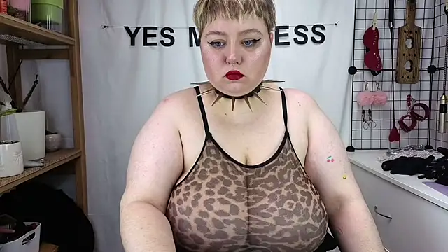 Snapshot of mistress_molly chatting on May 16, 2026, 10:36 am mistress molly online show from May 16, 2026, 10:36 am
