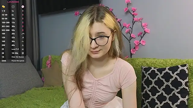 Snapshot of HellyCherry chatting on June 22, 2026, 7:44 pm HellyCherry online show from June 22, 2026, 7:44 pm