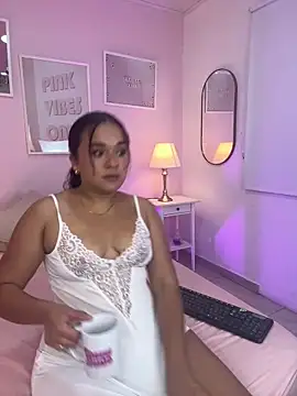 Snapshot of Kitty_lulu_ chatting on June 10, 2026, 4:35 am Kitty lulu online show from June 10, 2026, 4:35 am
