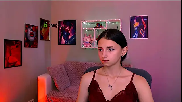 Snapshot of caroline_honeyy chatting on June 16, 2026, 9:42 am caroline honeyy online show from June 16, 2026, 9:42 am