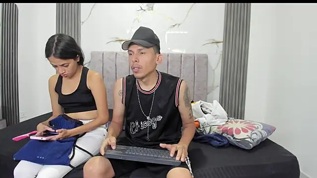 Snapshot of gissel_and_fabi chatting on June 1, 2026, 2:28 pm gissel and fabi online show from June 1, 2026, 2:28 pm