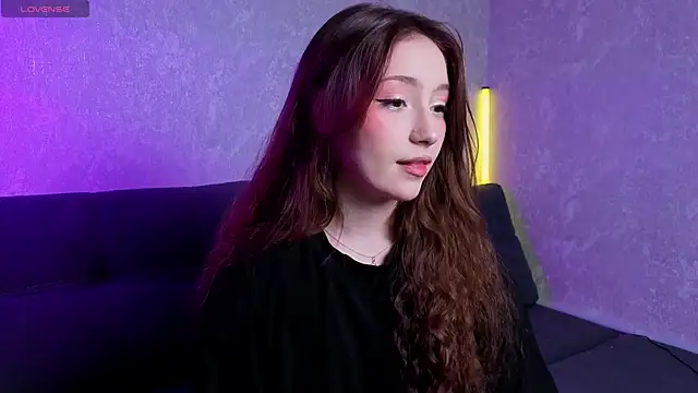 Snapshot of LunariaLive chatting on June 14, 2026, 10:05 am LunariaLive online show from June 14, 2026, 10:05 am