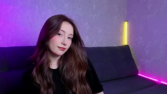 Snapshot of LunariaLive chatting on June 10, 2026, 10:27 am LunariaLive online show from June 10, 2026, 10:27 am