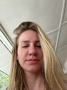 Snapshot of AnnaMist_ chatting on June 21, 2026, 5:57 am AnnaMist online show from June 21, 2026, 5:57 am