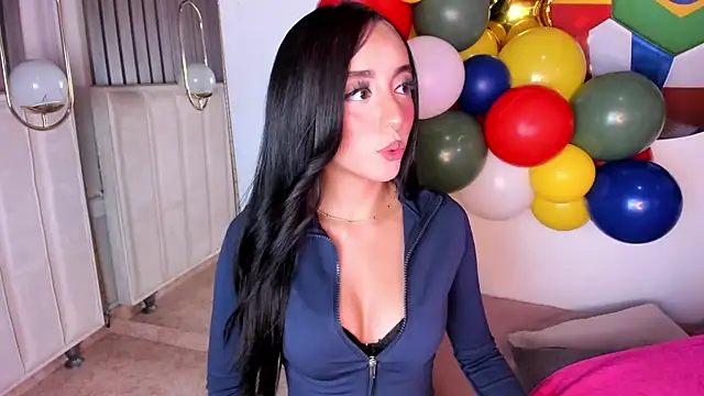 Snapshot of Emmarios_qm chatting on June 25, 2026, 8:25 pm Emmarios qm online show from June 25, 2026, 8:25 pm