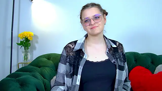 Snapshot of AlexaAvery chatting on June 6, 2026, 6:51 am AlexaAvery online show from June 6, 2026, 6:51 am