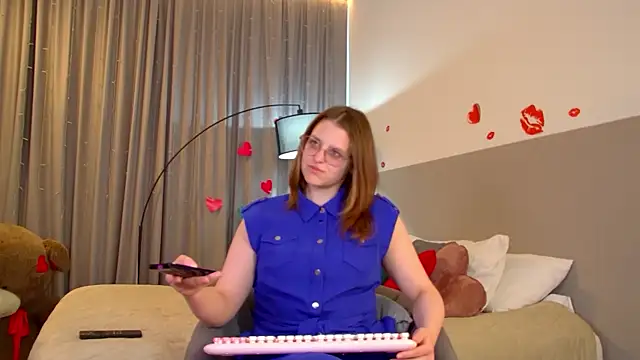 Snapshot of AlexaAvery chatting on May 19, 2026, 11:50 am AlexaAvery online show from May 19, 2026, 11:50 am