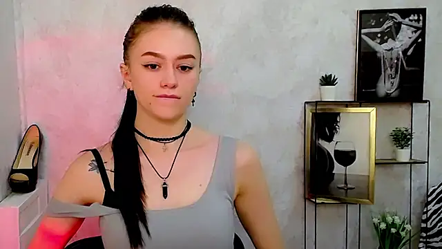 Snapshot of AprillXoxo chatting on June 12, 2026, 8:39 pm AprillXoxo online show from June 12, 2026, 8:39 pm