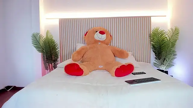 Snapshot of Milu_blossom chatting on June 5, 2026, 3:07 pm Milu blossom online show from June 5, 2026, 3:07 pm