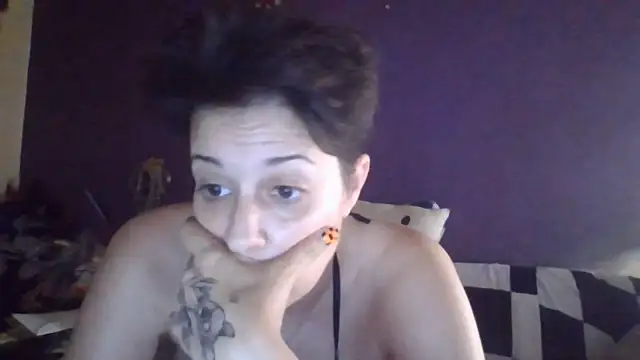 Snapshot of Estrella_40 chatting on May 28, 2026, 9:10 pm Estrella 40 online show from May 28, 2026, 9:10 pm