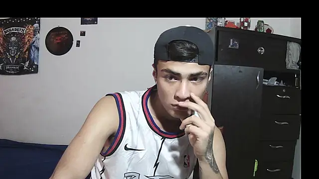Snapshot of Fenix_hardcock chatting on July 8, 2026, 9:15 pm Fenix hardcock online show from July 8, 2026, 9:15 pm