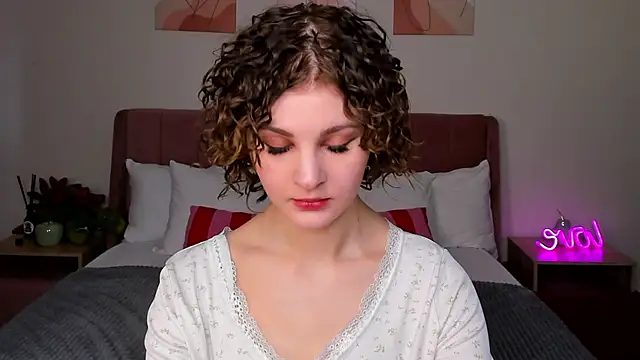 Snapshot of Kira__Fluffy chatting on May 26, 2026, 12:09 am Kira Fluffy online show from May 26, 2026, 12:09 am