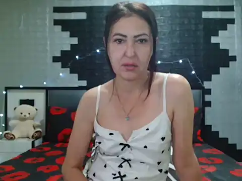 Ada Vera online show from June 17, 2026, 12:15 pm