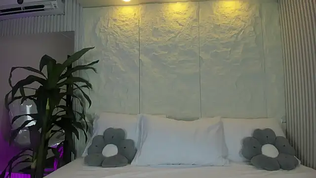 Snapshot of Dulce_Vict chatting on June 13, 2026, 3:48 am Dulce Vict online show from June 13, 2026, 3:48 am