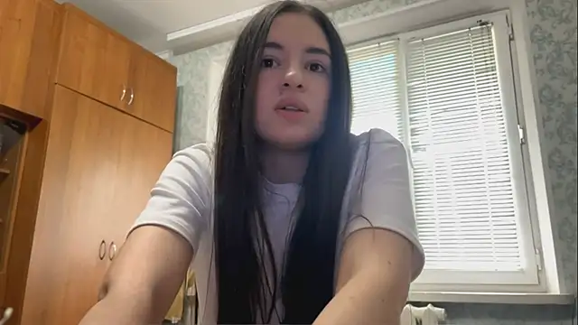 Snapshot of CarolineRu chatting on May 25, 2026, 10:03 am CarolineRu online show from May 25, 2026, 10:03 am
