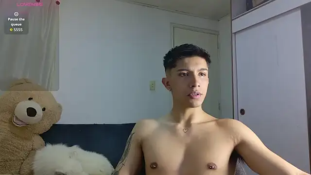 Snapshot of Thesaint_xxx chatting on June 25, 2026, 11:43 pm Thesaint xxx online show from June 25, 2026, 11:43 pm