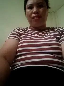 Snapshot of -Yeyi- chatting on June 2, 2026, 11:21 am -Yeyi- online show from June 2, 2026, 11:21 am