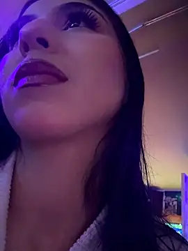 Snapshot of ariella_lovee chatting on May 28, 2026, 12:18 am ariella lovee online show from May 28, 2026, 12:18 am