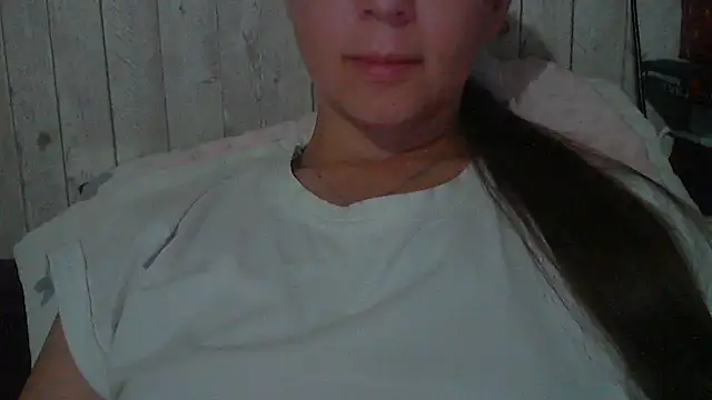 Snapshot of Bella--White chatting on May 28, 2026, 5:19 pm Bella--White online show from May 28, 2026, 5:19 pm