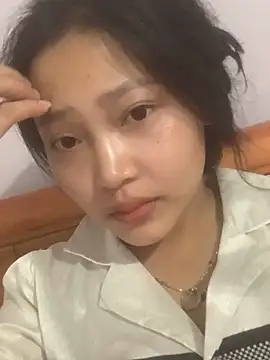 Snapshot of hinami-lo chatting on May 15, 2026, 4:38 pm hinami-lo online show from May 15, 2026, 4:38 pm