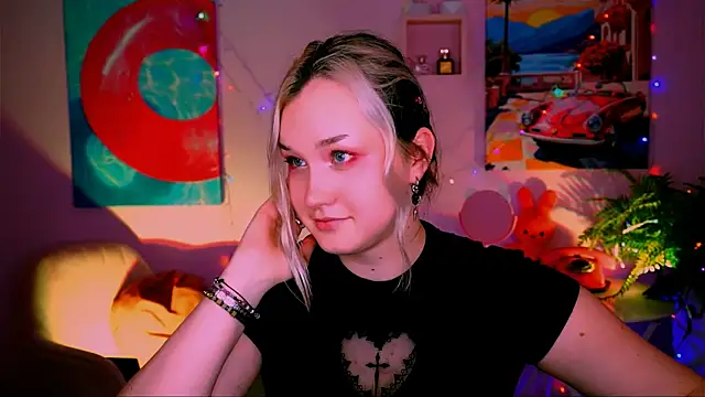 ViolettWoods online show from May 19, 2026, 8:32 am