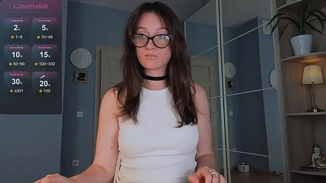 Snapshot of GoldenCrystall chatting on July 10, 2026, 4:07 pm GoldenCrystall online show from July 10, 2026, 4:07 pm