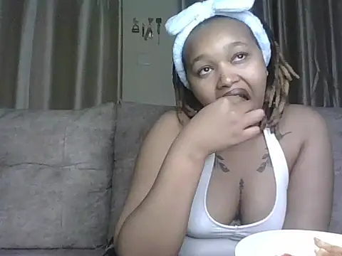 Snapshot of Candy_Tracy chatting on July 10, 2026, 8:42 pm Candy Tracy online show from July 10, 2026, 8:42 pm