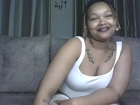 Snapshot of Candy_Tracy chatting on June 18, 2026, 10:37 pm Candy Tracy online show from June 18, 2026, 10:37 pm