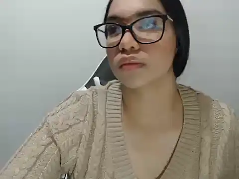 Snapshot of karen_golden1 chatting on June 7, 2026, 4:50 am karen golden1 online show from June 7, 2026, 4:50 am