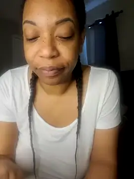 KinkeeKaee online show from May 19, 2026, 12:56 pm