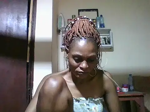Snapshot of Ebonyqueen4 chatting on May 21, 2026, 6:33 am Ebonyqueen4 online show from May 21, 2026, 6:33 am