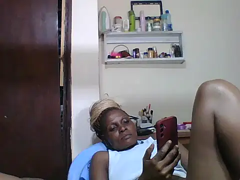 Snapshot of Ebonyqueen4 chatting on June 1, 2026, 7:13 pm Ebonyqueen4 online show from June 1, 2026, 7:13 pm