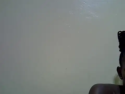 Snapshot of petite_bunnie chatting on May 27, 2026, 3:52 pm petite bunnie online show from May 27, 2026, 3:52 pm
