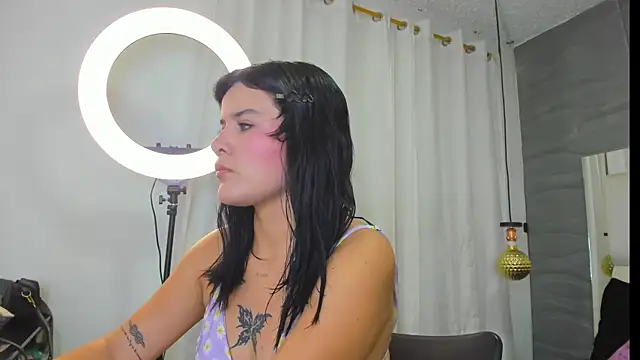 Snapshot of Lia__Kalifa chatting on May 19, 2026, 10:28 pm Lia Kalifa online show from May 19, 2026, 10:28 pm