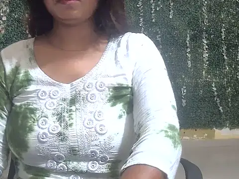 Snapshot of shallykaur chatting on June 4, 2026, 3:44 am shallykaur online show from June 4, 2026, 3:44 am