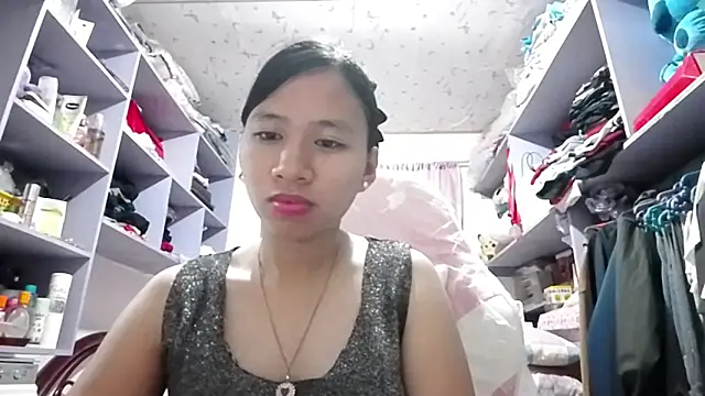 Snapshot of JoyeAmesbury chatting on June 16, 2026, 1:00 pm JoyeAmesbury online show from June 16, 2026, 1:00 pm