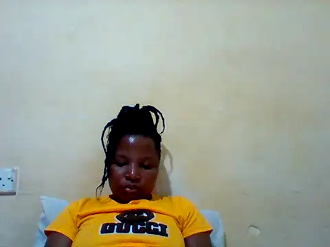 Snapshot of Camilla-Sweets chatting on June 25, 2026, 7:19 pm Camilla-Sweets online show from June 25, 2026, 7:19 pm