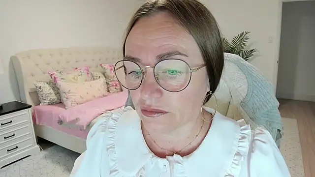 Snapshot of Vika73 chatting on July 10, 2026, 11:21 am Vika73 online show from July 10, 2026, 11:21 am