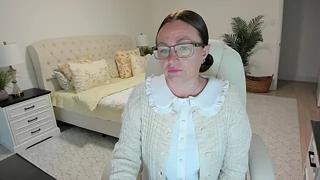 Vika73 online show from May 18, 2026, 10:42 am