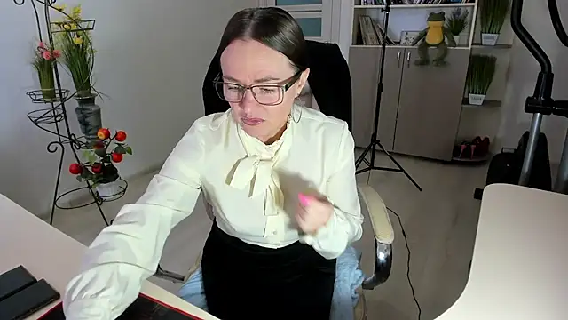 Snapshot of Vika73 chatting on January 19, 2026, 12:53 pm Vika73 online show from January 19, 2026, 12:53 pm