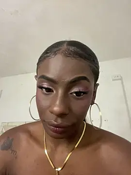 Snapshot of IzizX_X chatting on June 10, 2026, 4:24 am IzizX X online show from June 10, 2026, 4:24 am