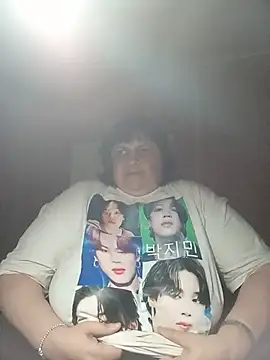 Snapshot of LisichkaOksana chatting on June 8, 2026, 9:48 pm LisichkaOksana online show from June 8, 2026, 9:48 pm