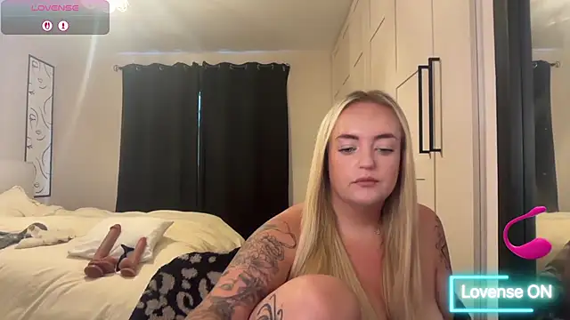 Snapshot of CurvyWetWife chatting on June 4, 2026, 9:36 am CurvyWetWife online show from June 4, 2026, 9:36 am