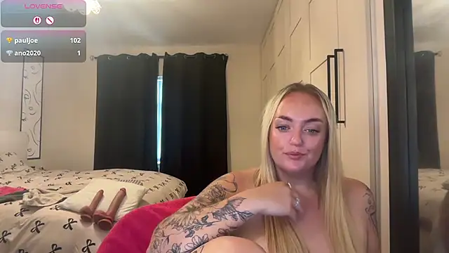 Snapshot of CurvyWetWife chatting on June 29, 2026, 10:15 am CurvyWetWife online show from June 29, 2026, 10:15 am