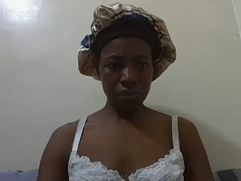 Snapshot of Eebony_Bubbly chatting on June 10, 2026, 8:37 am Eebony Bubbly online show from June 10, 2026, 8:37 am