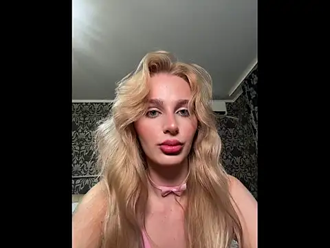 Snapshot of Golden__Daisy chatting on July 4, 2026, 9:30 pm Golden Daisy online show from July 4, 2026, 9:30 pm