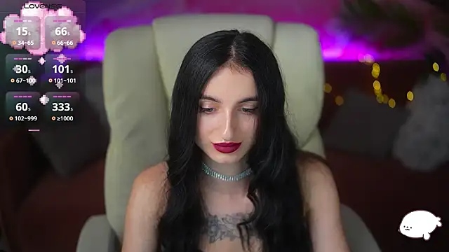 Snapshot of EmilyyMoon chatting on June 14, 2026, 1:34 pm EmilyyMoon online show from June 14, 2026, 1:34 pm